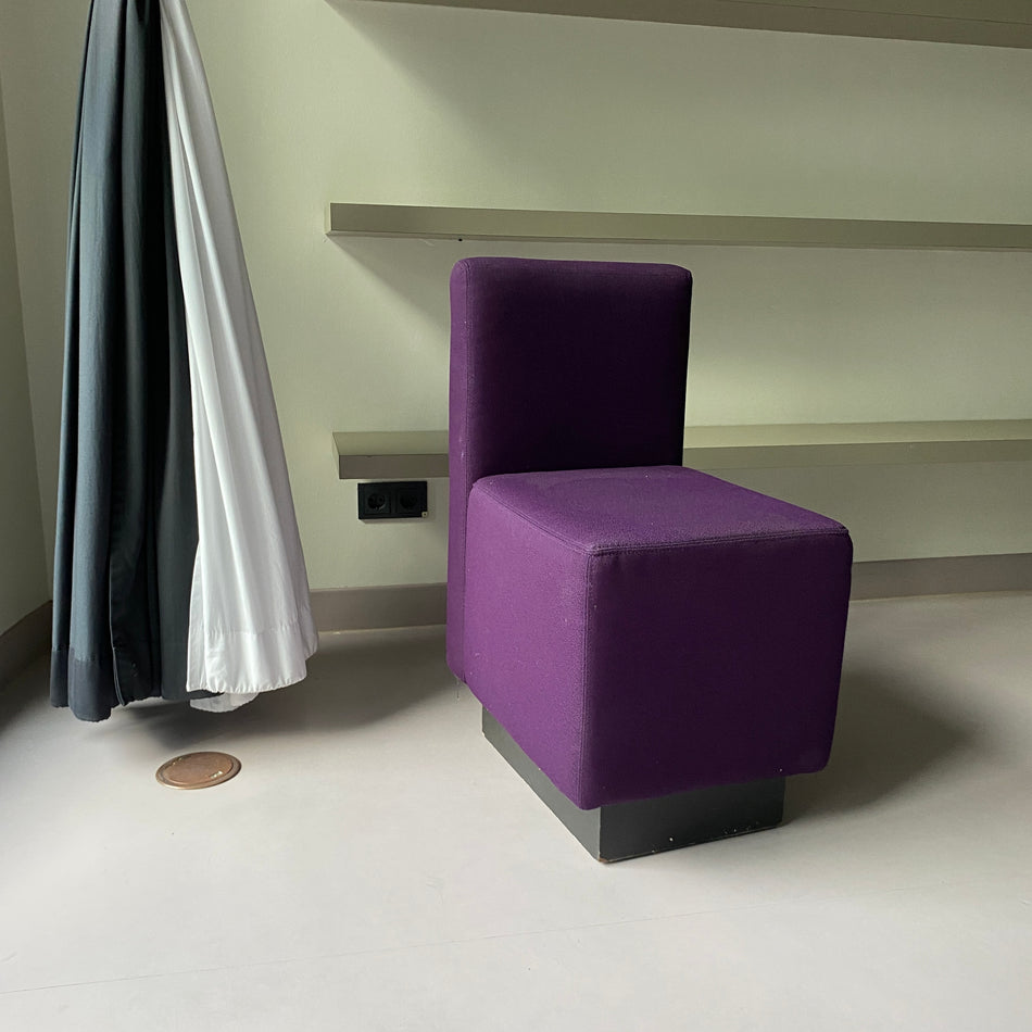Objektmöbel Sessel gebraucht lila gepolstert Cube
