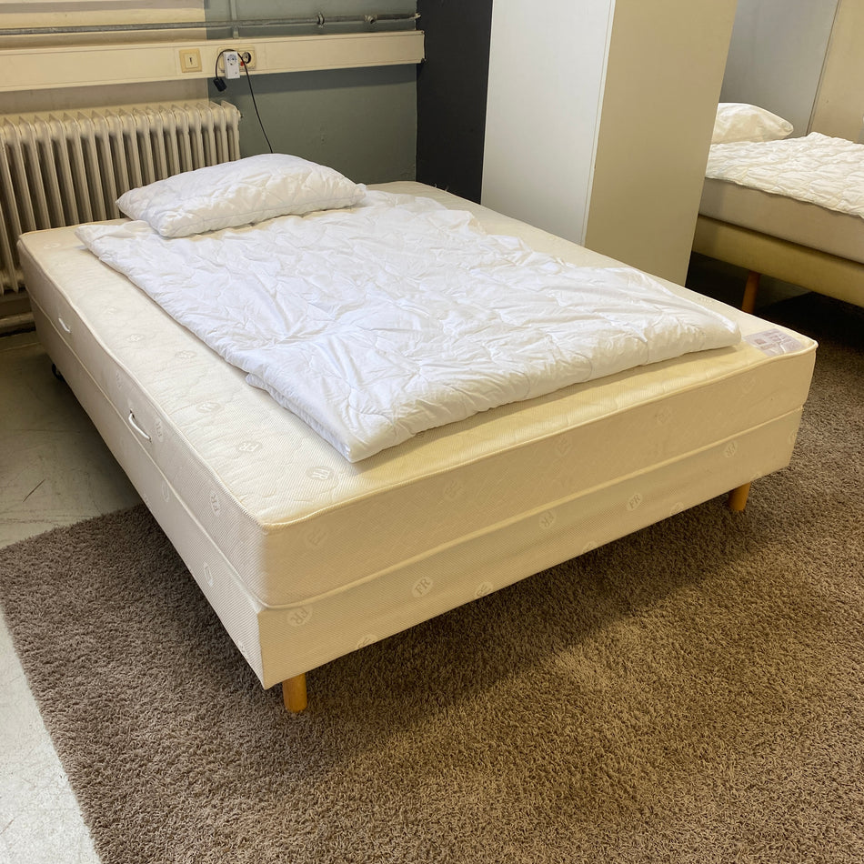 Set - Einzelbett 160x200 inkl. Kleiderschrank & Bettwaren