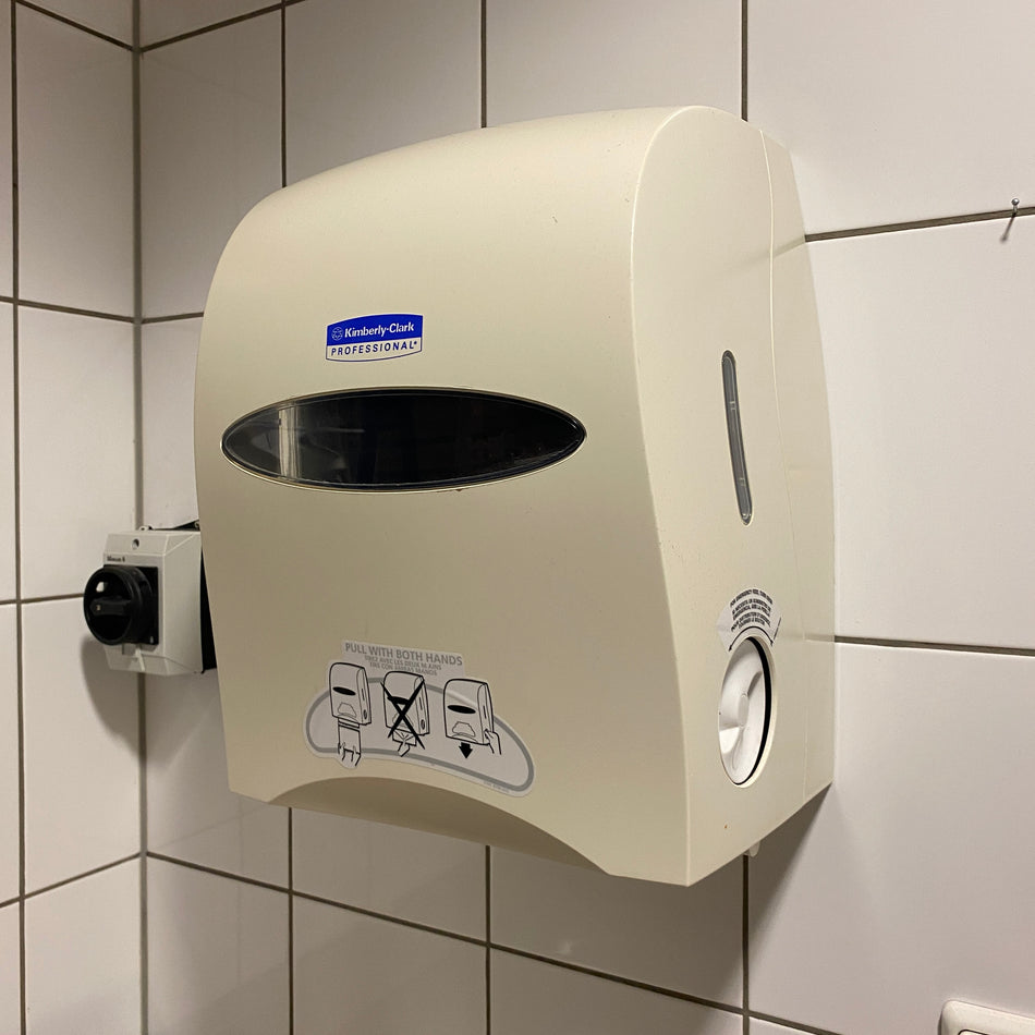 Kimberly Clark Professional Papierhandtuchspender gebraucht WC Bad