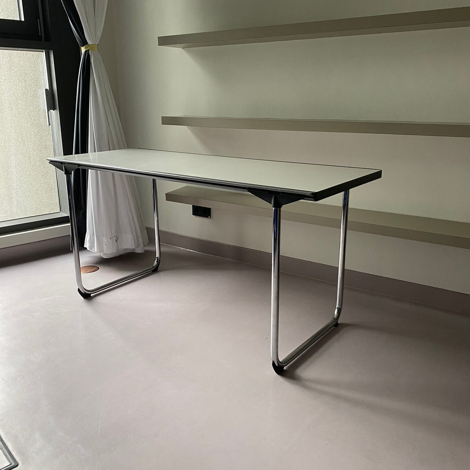 Fritz Hansen TM A603 Erik Magnussen Tisch hell gebraucht Designer Schreibtisch