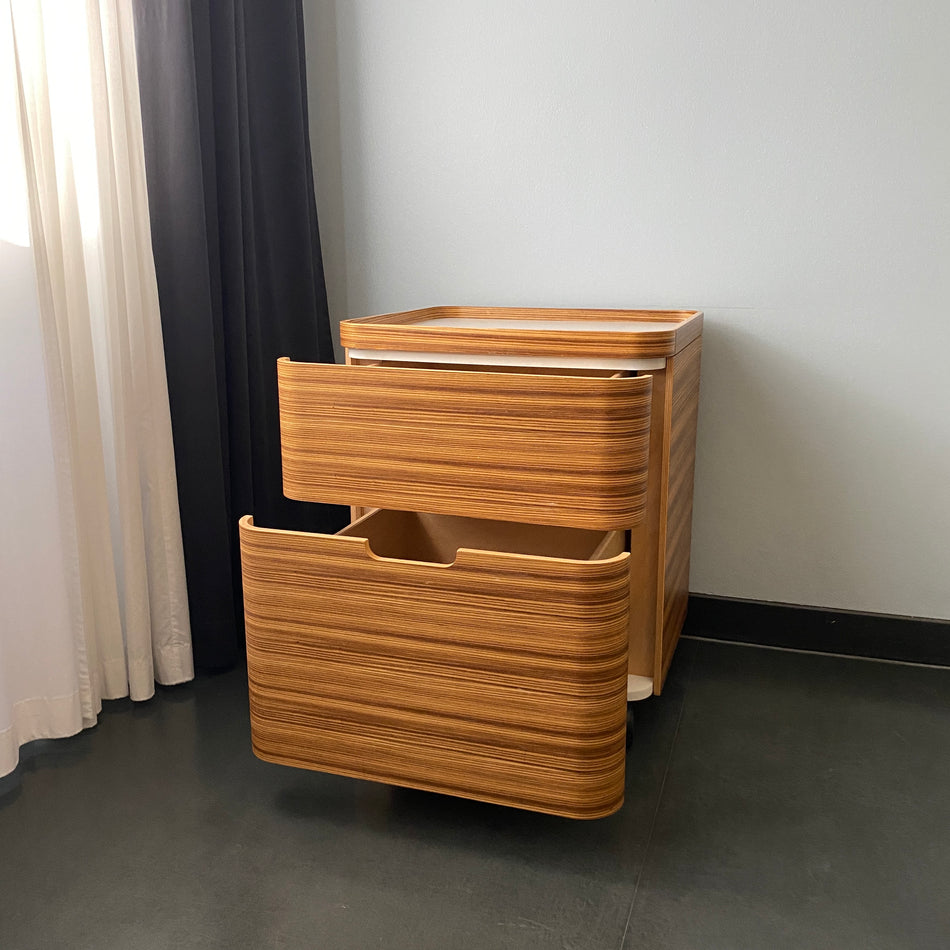 Kommode gebraucht Holz rollbar 2 Schubladen Schrank aus Design-Hotel