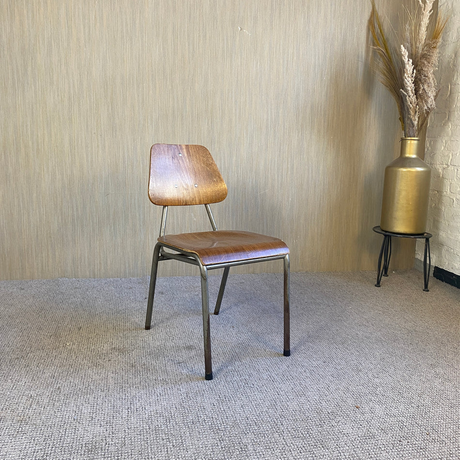 Stapelstuhl gebraucht grau dunkelbraun Eiche Holz Stuhl