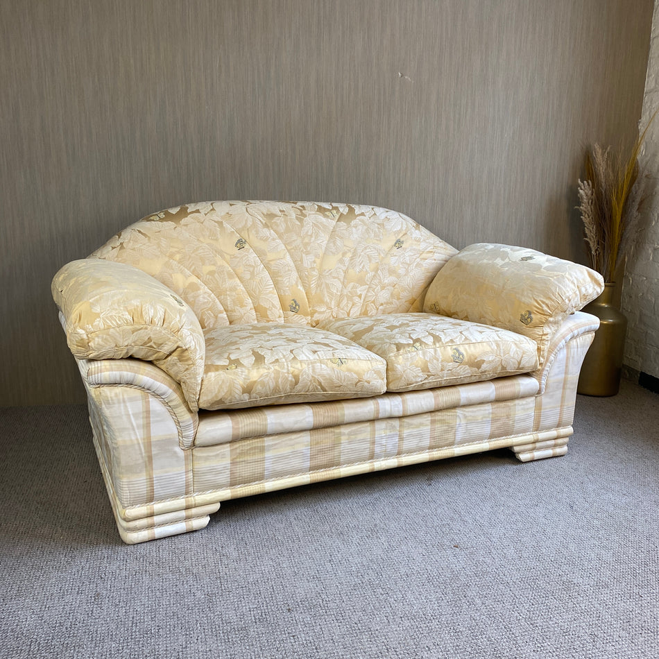 Vintage Sofa gebraucht creme golden gepolstert 2 Sitzer Couch