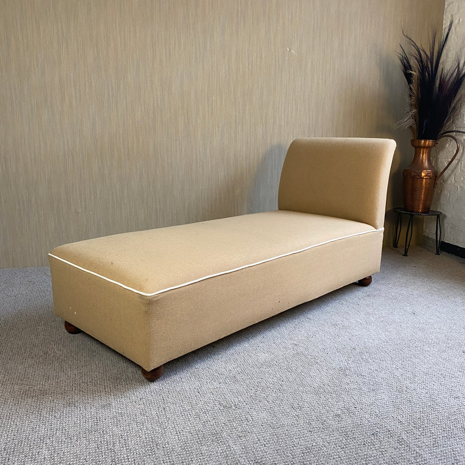 Moderne Recamiere antik beige gepolster Sofa