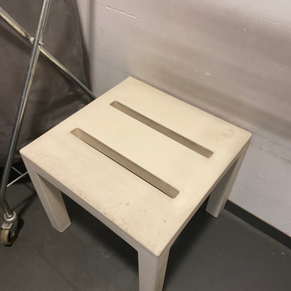 Serralunga Handy Hocker Beistelltisch gebraucht weiß Kunststoff