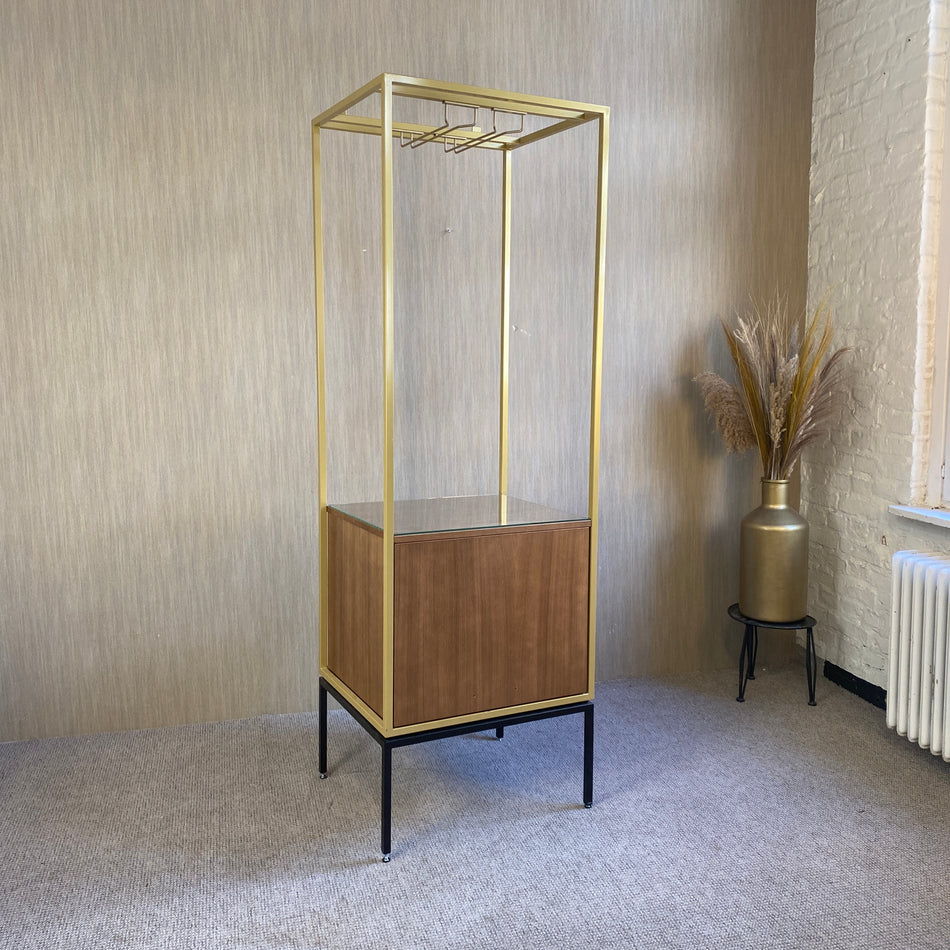 Exklusives Regal Garderobegebraucht golden Holz Metall aus Lobby