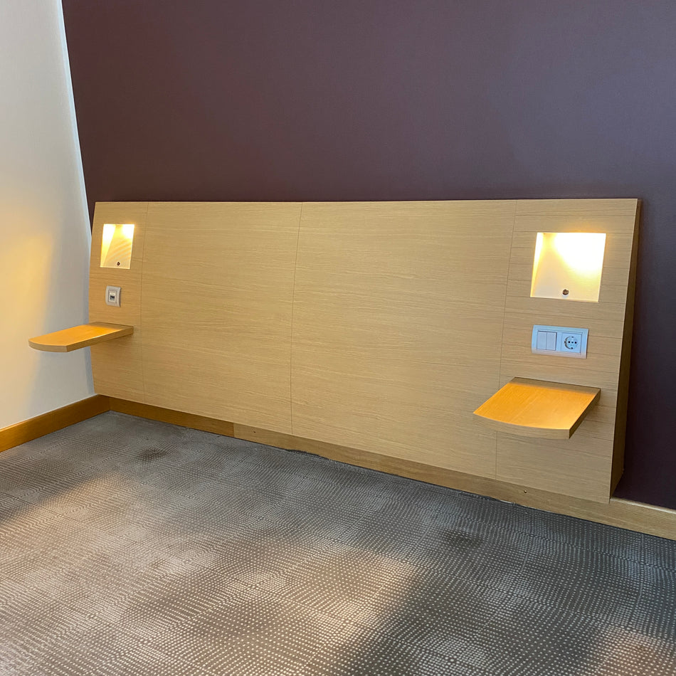 Kopfteil gebraucht Eiche Holz 235cm inkl Lampe Nachttisch