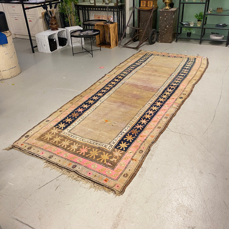 Gabbeh ca. 344x 148 cm.