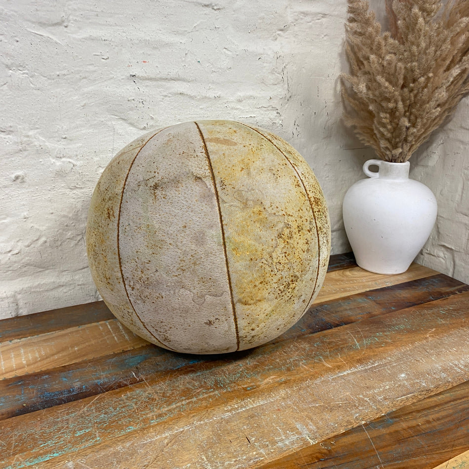 Medizinball antik beige Leder Antiquität