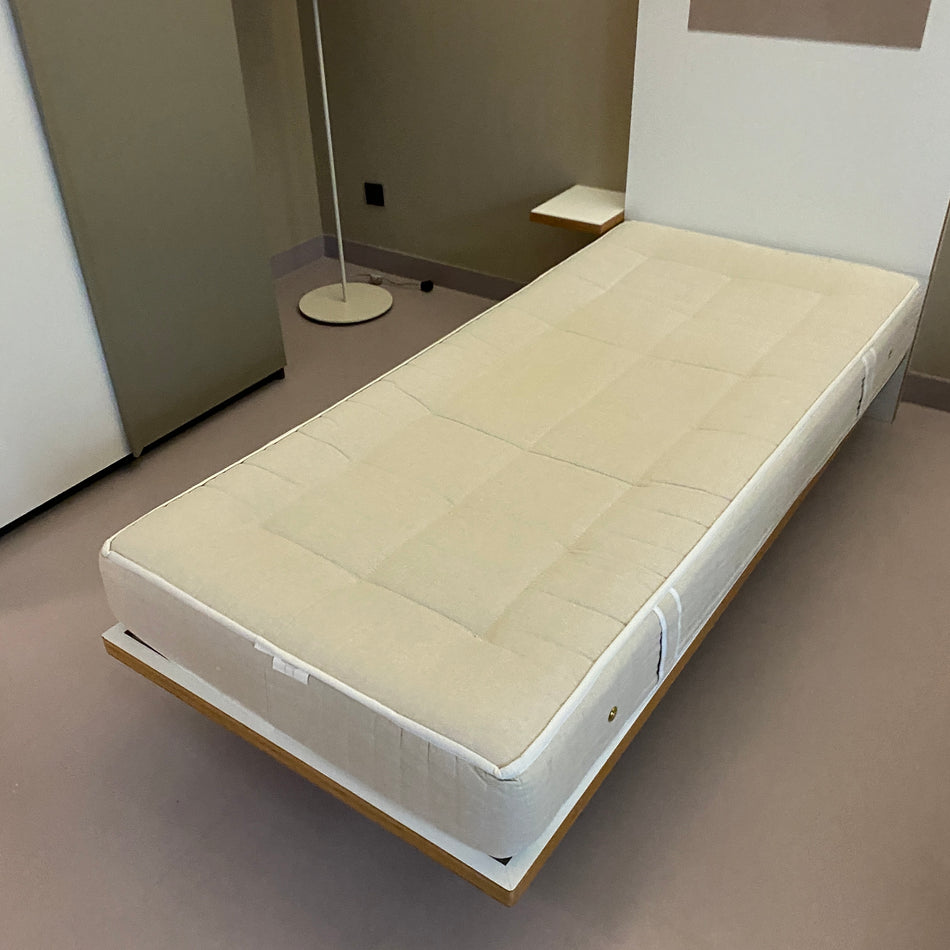 Einzelbett gebraucht 120x200 Multiplex Bett inkl. Matratze und Kopfteil