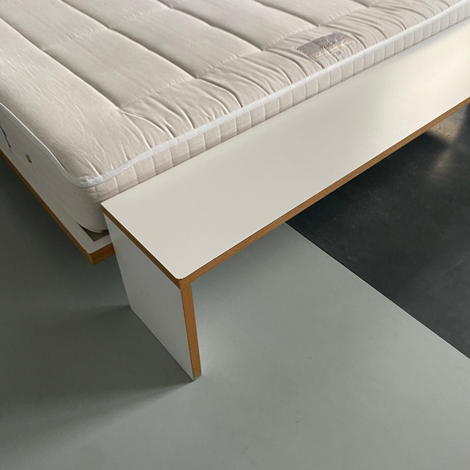 Skandinavische Sitzbank gebraucht weiß Holz Multiplex 180cm Bettbank