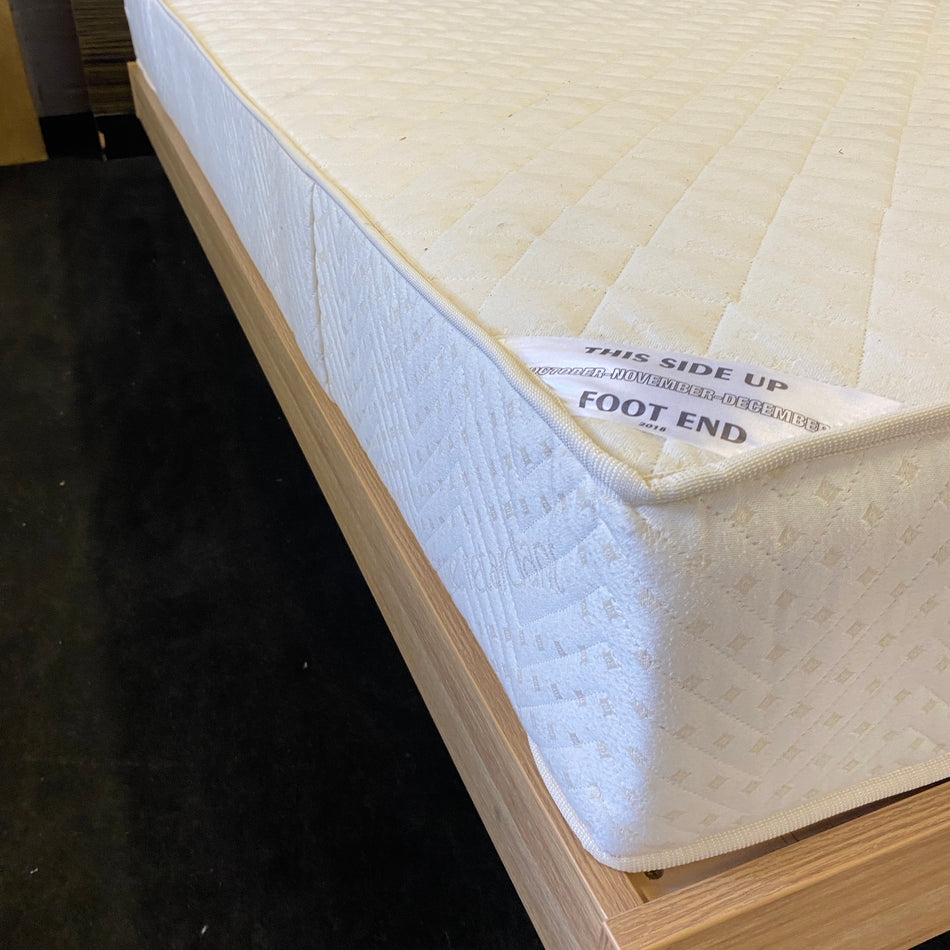 Bett Holzbett mit Matratze 110x200 Einzelbett