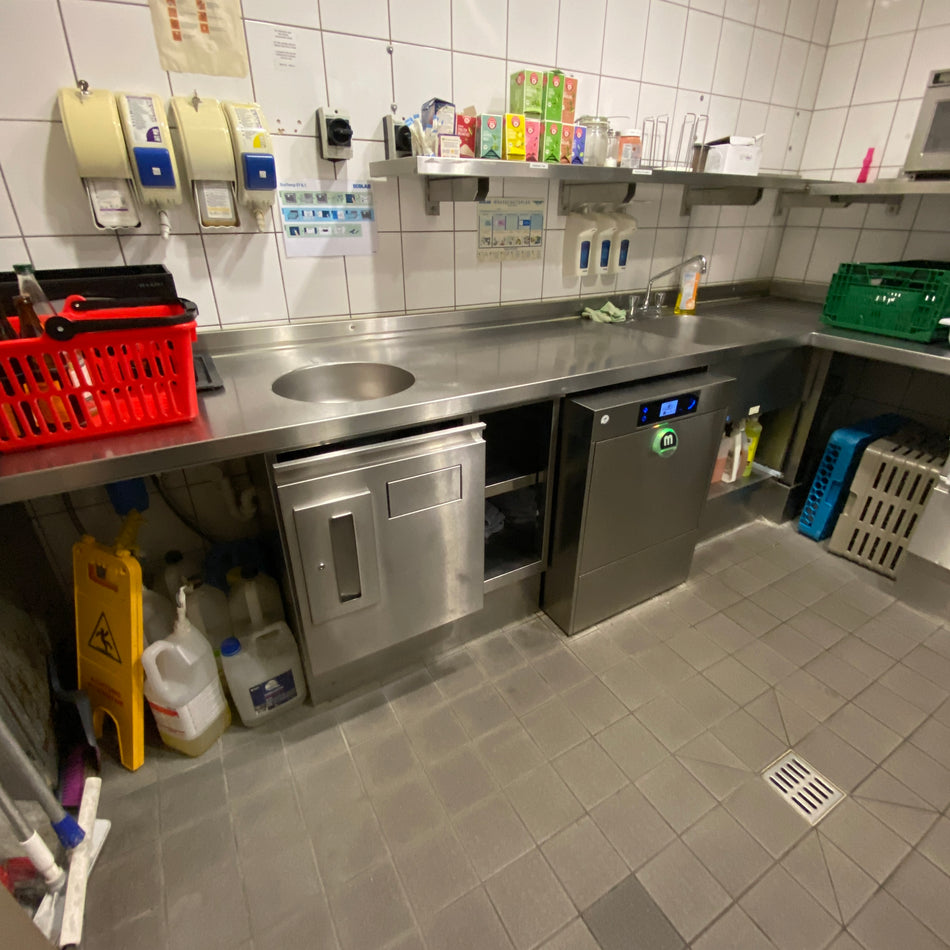 Edelstahl-Arbeitszeile mit Spülbecken aus Hotelküche – gebraucht