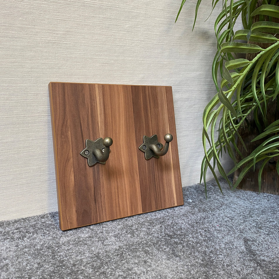 Wandgarderobe gebraucht hell braun Holz Dekor 2 Haken Garderobe