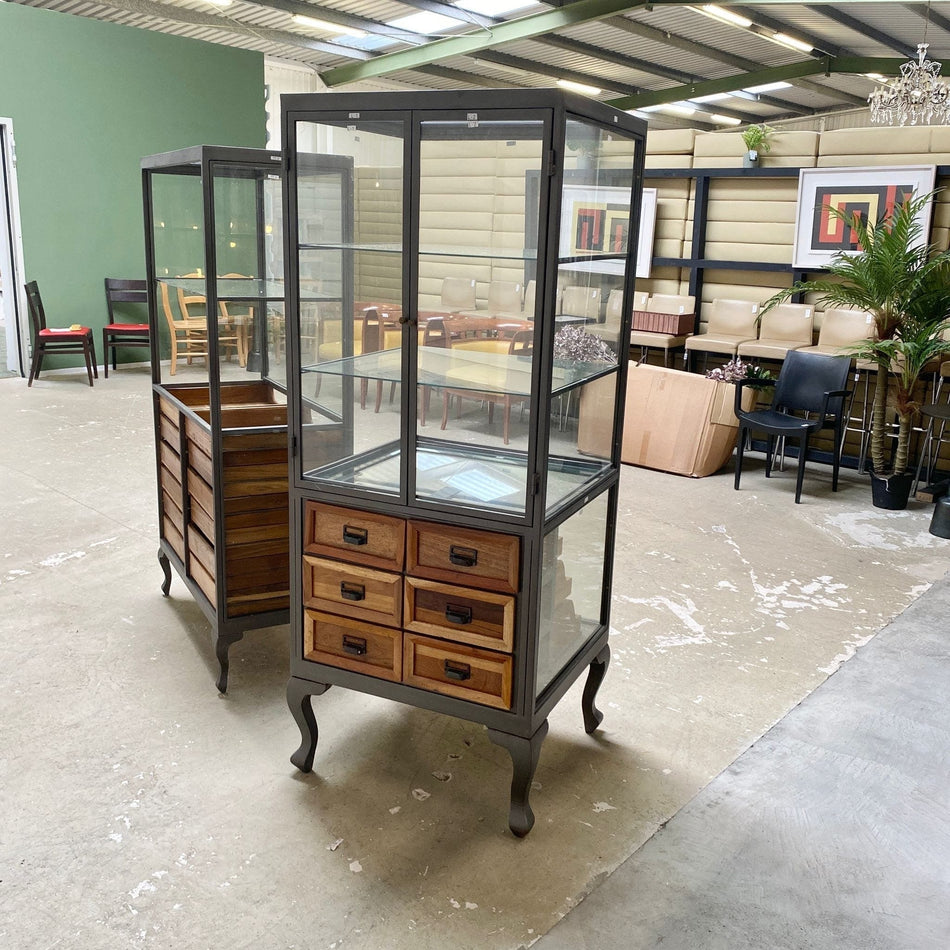 Gusseisen Vitrine Akazie Holz Metall Industrial Schrank