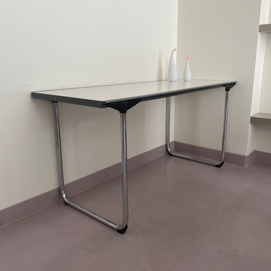 Fritz Hansen TM A603 Erik Magnussen Tisch hell gebraucht Designer Schreibtisch