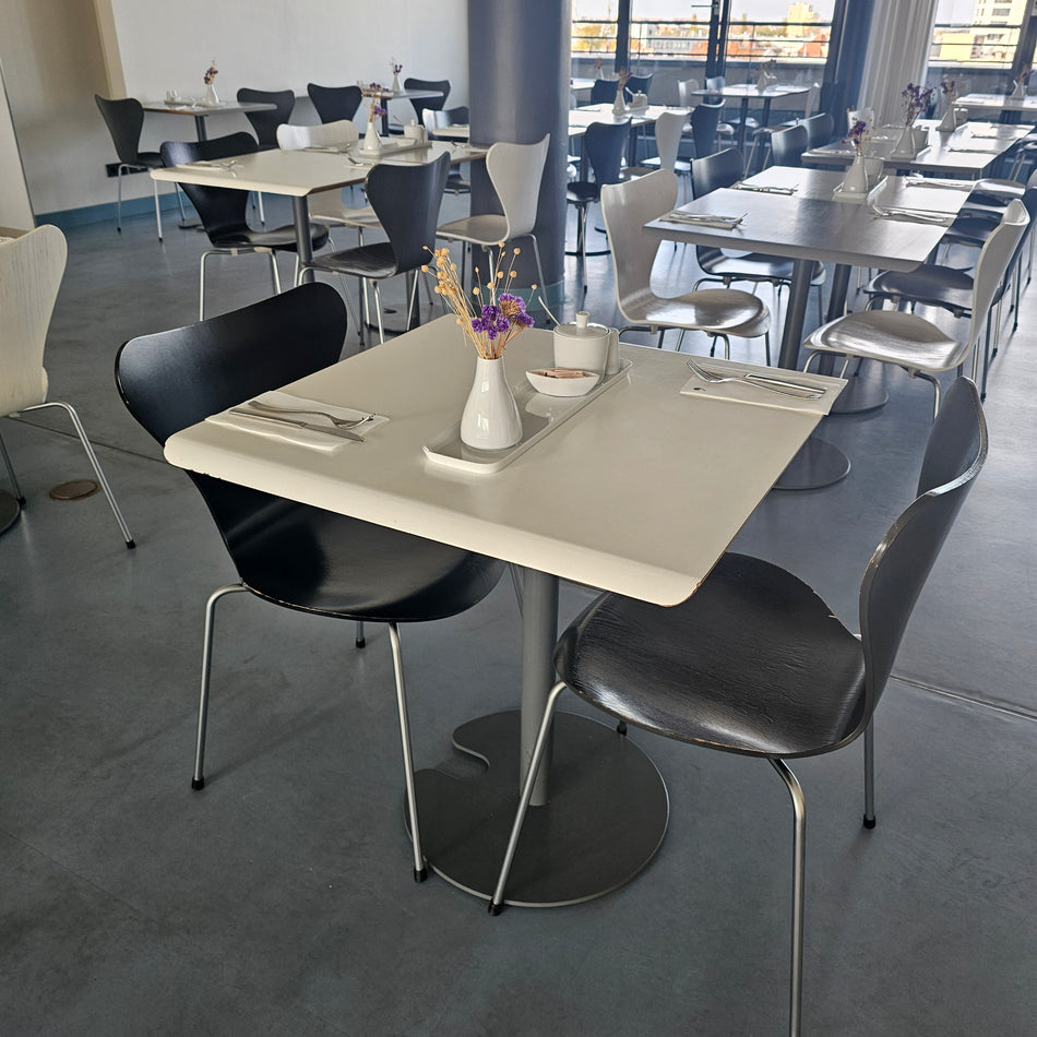 Klapptisch Restauranttisch Tisch weiß aus Design-Hotel