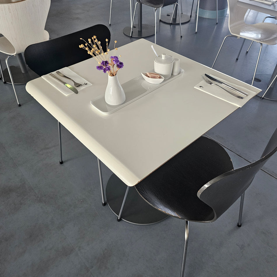 Klapptisch Restauranttisch Tisch weiß aus Design-Hotel