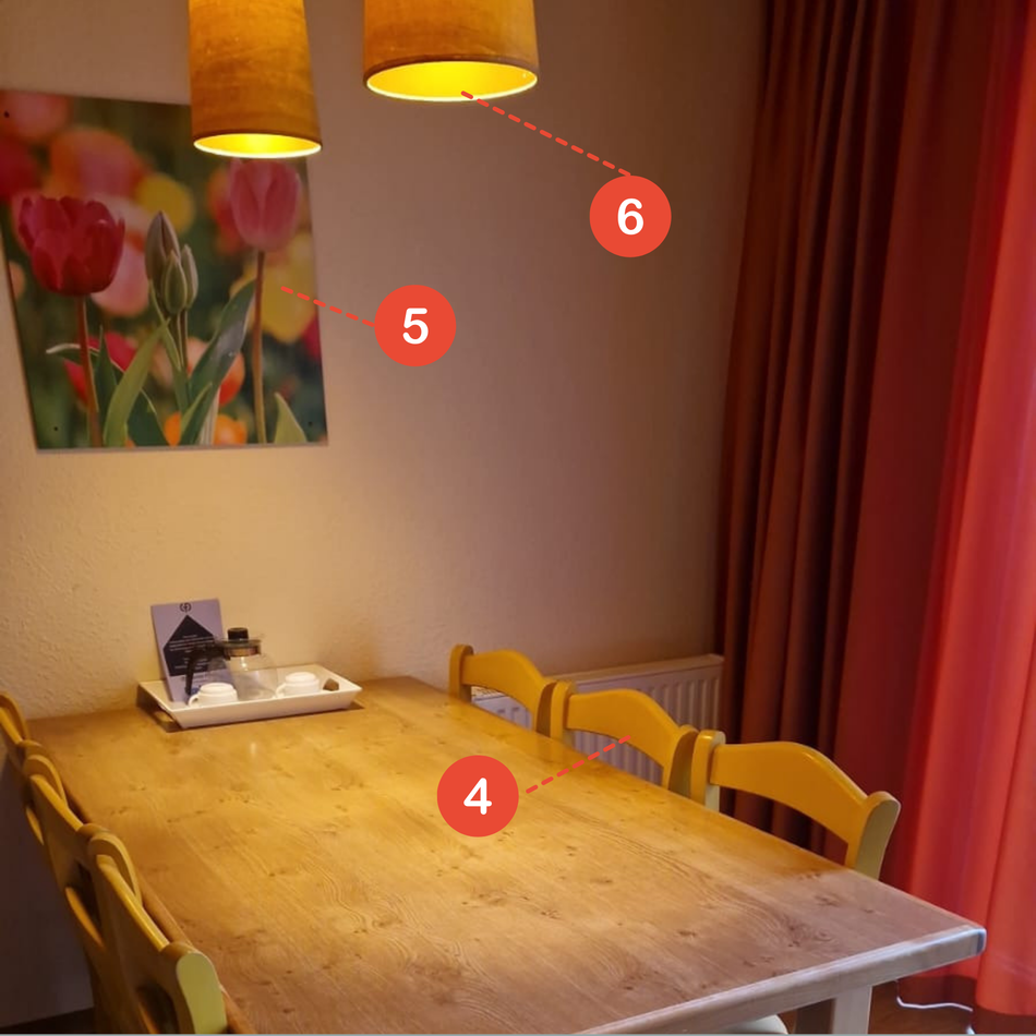 Showroom - Einblick in ein Hotelzimmer mit Rattan Hotelmöbeln