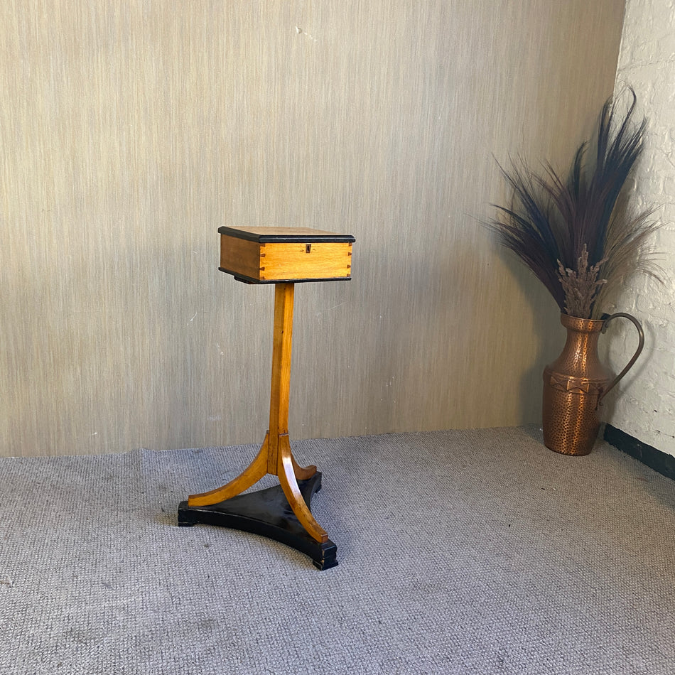 Biedermeier Nähtisch antik Birke 19 Jh. Tisch