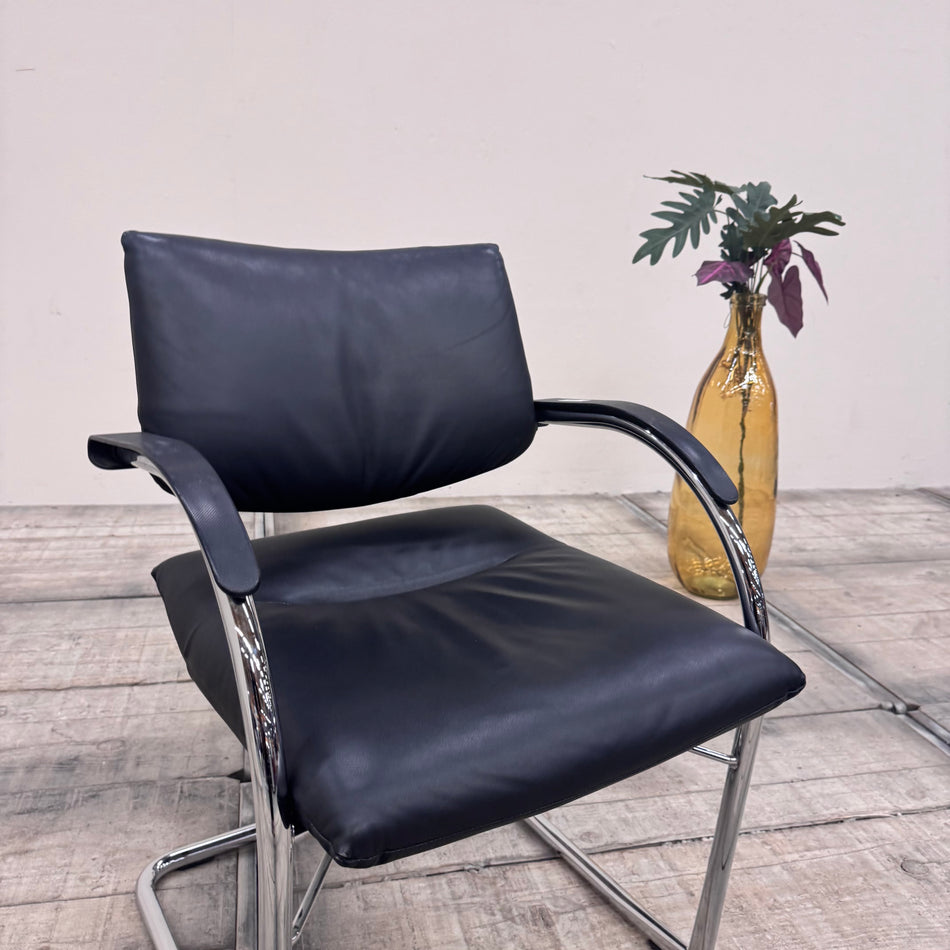 Vitra Freischwinger Schwarz Leder Design-Klassiker Büro Stuhl gebraucht