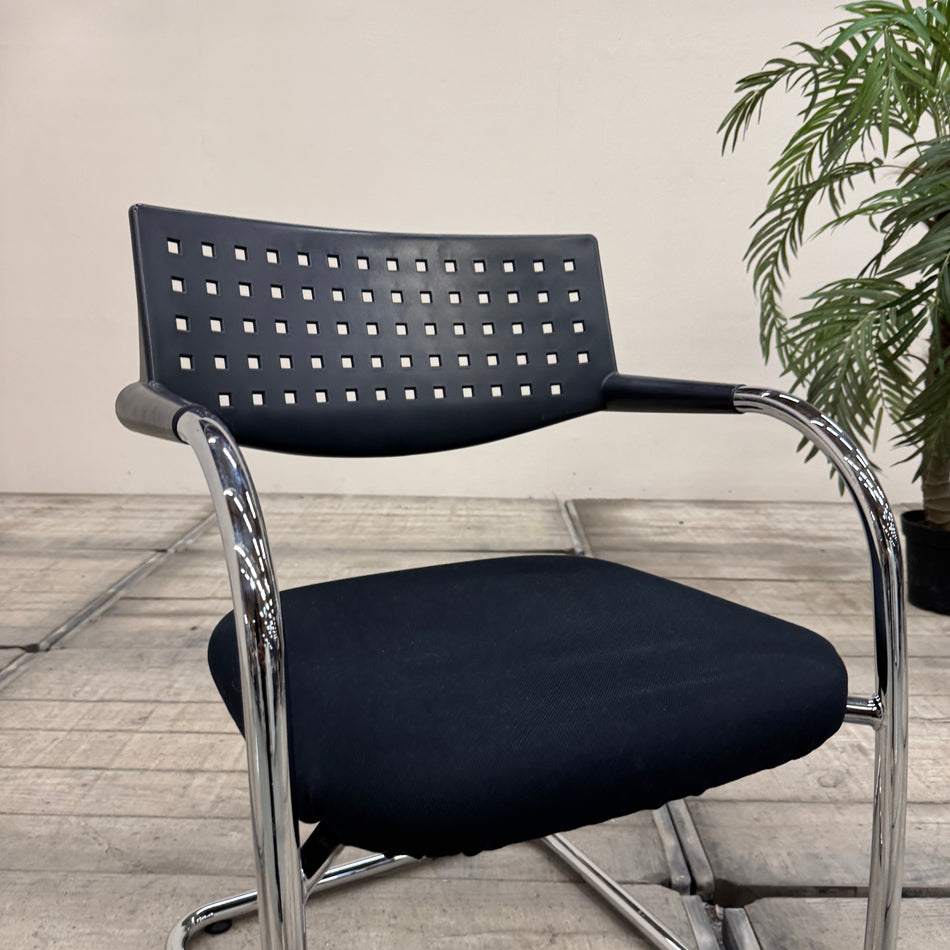 Vitra Visavis Schwarz Textil Mit Armlehnen Freischwinger Konferenzstuhl Gebraucht