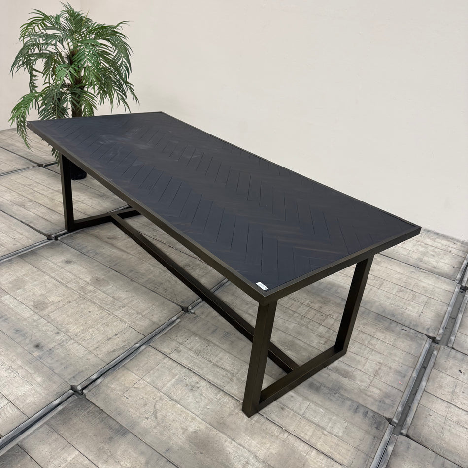 Saffron Esstisch Massivholz 220cm Fischgrät Muster Schwarz Braun Tisch