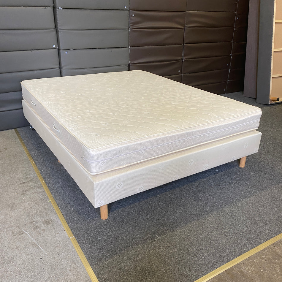 Boxspringbett gebraucht creme 160x200 inkl Matratze Bett