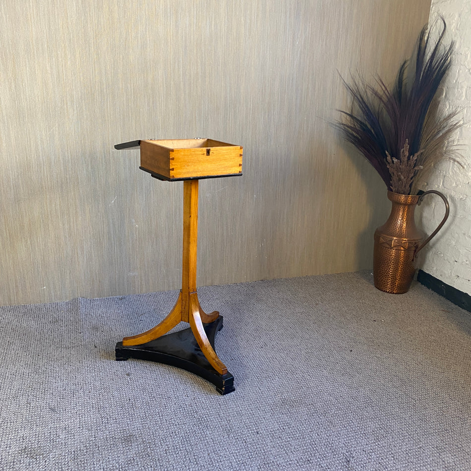 Biedermeier Nähtisch antik Birke 19 Jh. Tisch