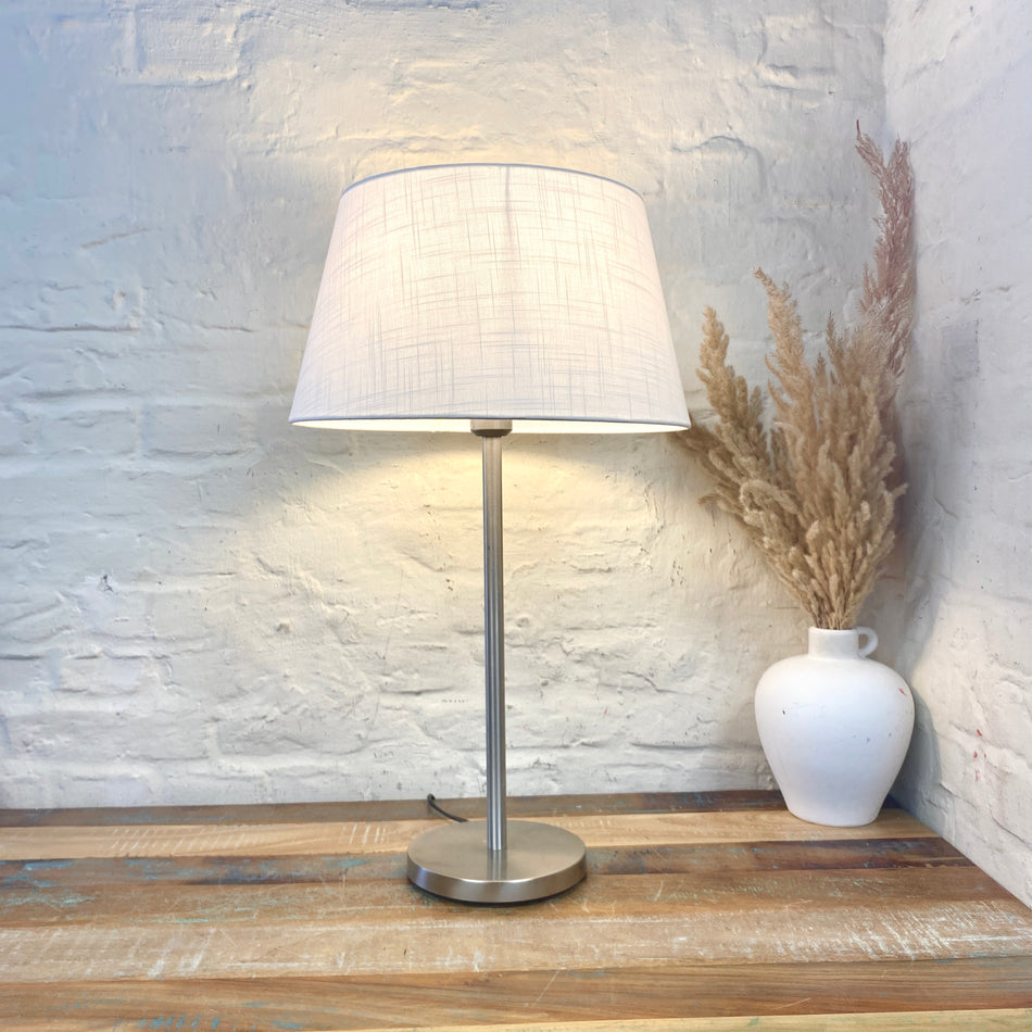 Tischlampe silbern Chrom neuer Stoffschirm Lampe