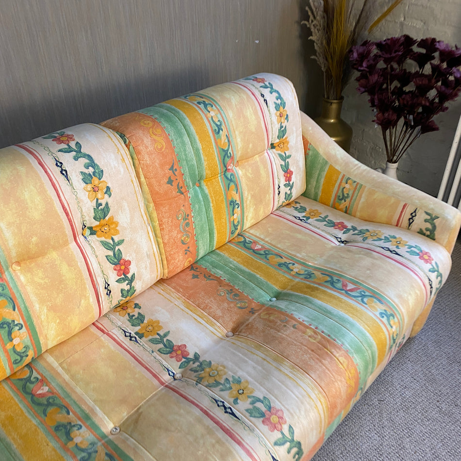 Vintage Schlafsofa im bunten Retro-Streifenmuster – ausziehbares Sofa gebraucht