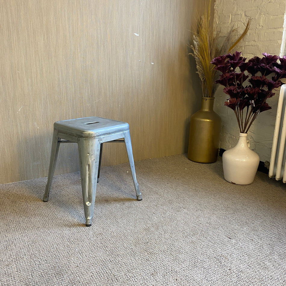 Industrieller Metallhocker im Tolix Stil – Vintage Stahlhocker – Industrial Sitzhocker – gebraucht