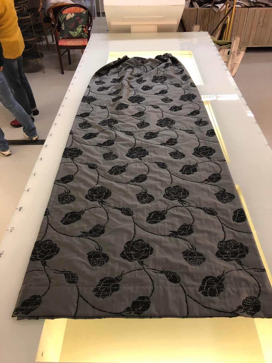 Gardine Vorhang 190x80 dunkelgrau mit schwarzem Muster gebraucht