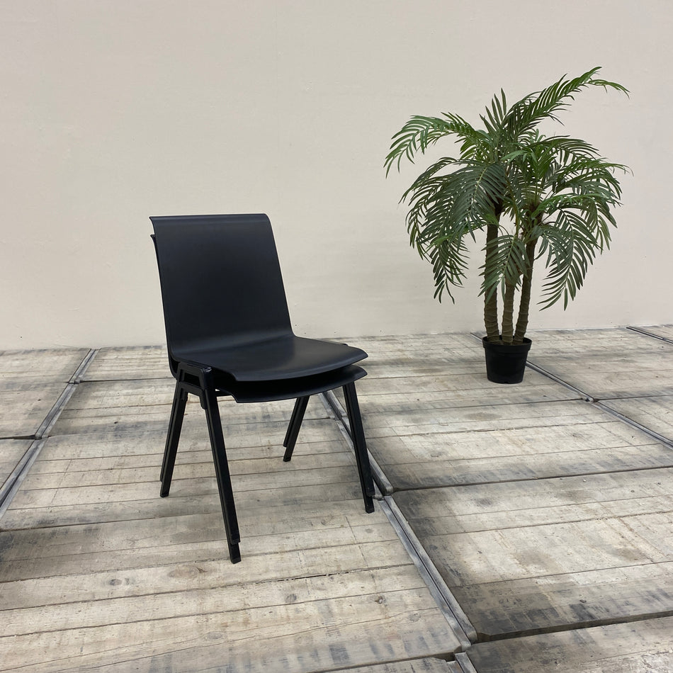 K+N PABVK0 Stapelstuhl Schwarz Stahlrohr Stuhl Gebraucht