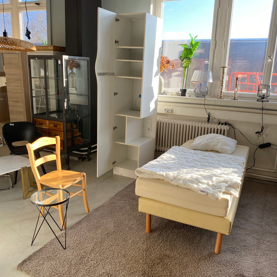 Set - Einzelbett 90x200 inkl. Kleiderschrank Stuhl Beistelltisch Bettwaren