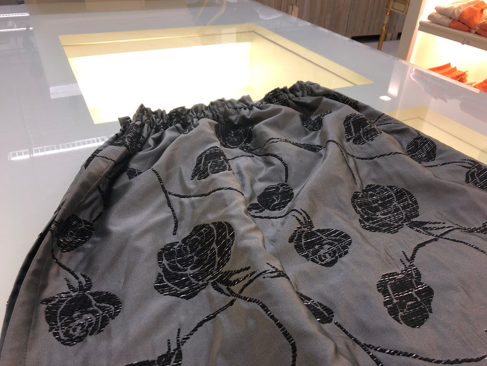 Gardine Vorhang 190x80 dunkelgrau mit schwarzem Muster gebraucht