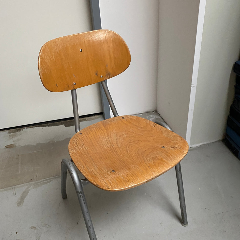 Stapelstuhl gebraucht Holz Schale Eiche Schulstuhl vintage