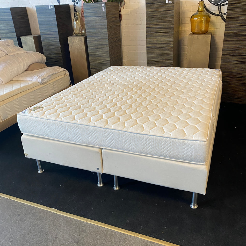 Boxspringbett gebraucht weiß 160x200 mit Matratze Federkern