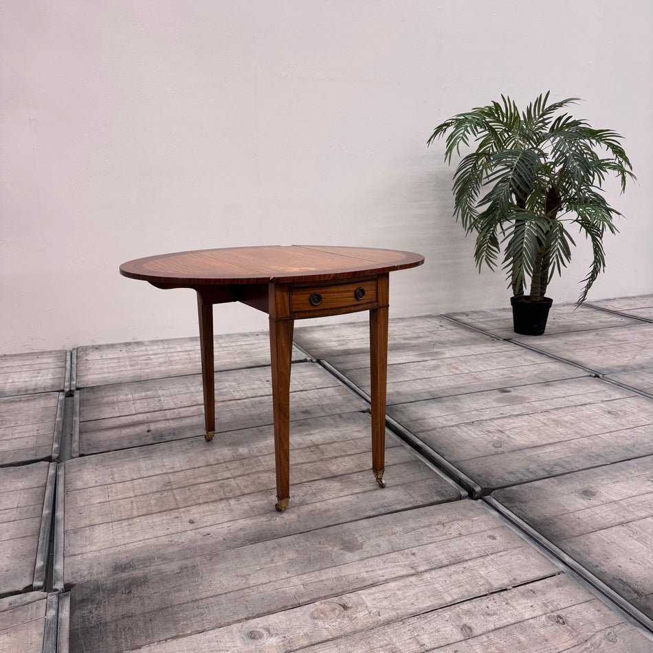 Stilmöbel Biedermeier-Klapptisch in Mahagoni Tisch 5-Sterne Schlosshotel