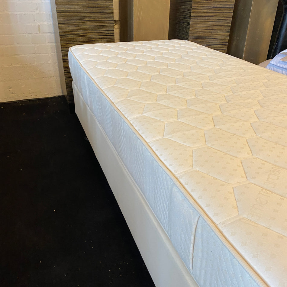 Boxspringbett gebraucht weiß 80x200 mit Matratze