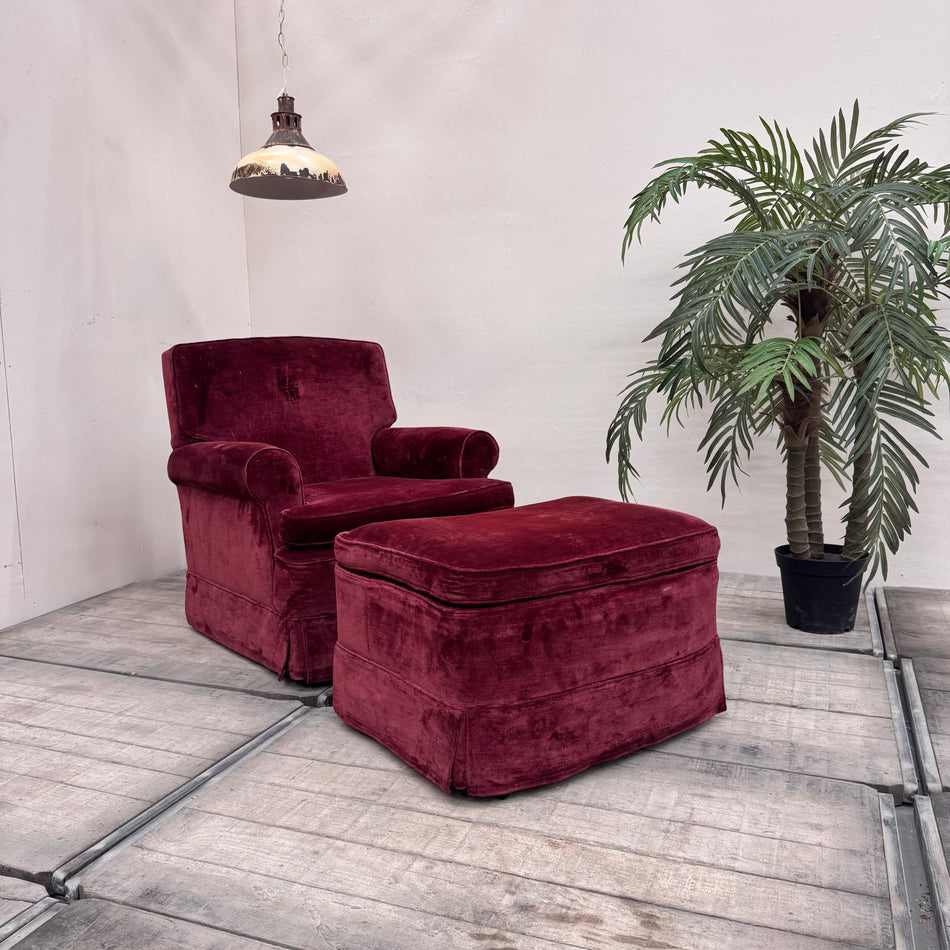 Luxuriöser Sessel mit Hocker in Bordeaux-Samtoptik 5-Sterne Schlosshotel