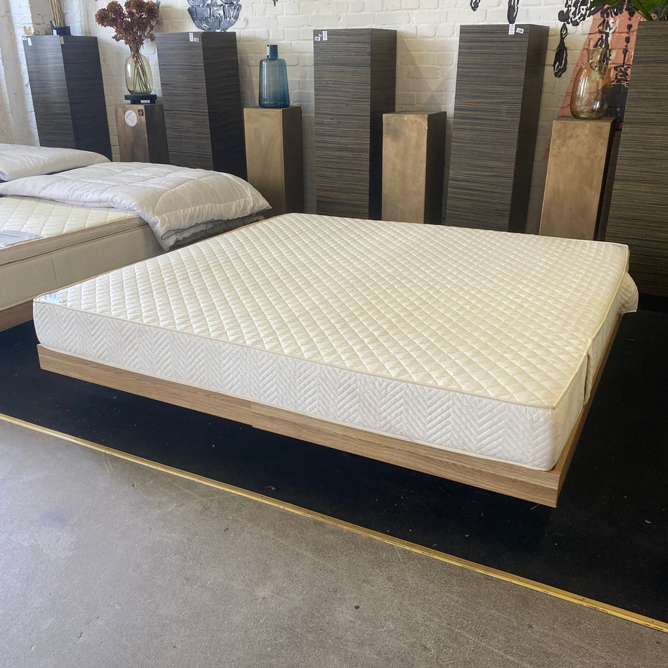 Holzbett Bett mit Matratze 200x200 Doppelbett