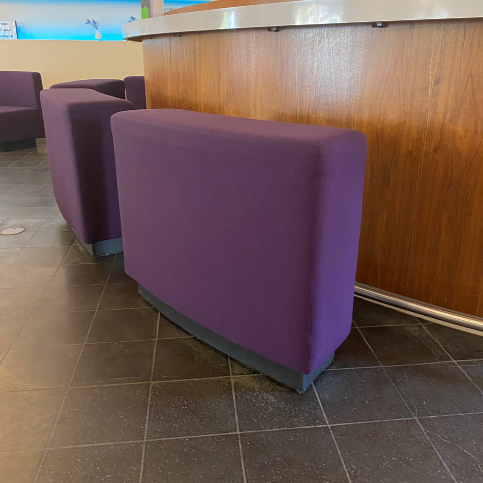 Objektmöbel Barhocker gebraucht lila Stoffpolsterung
