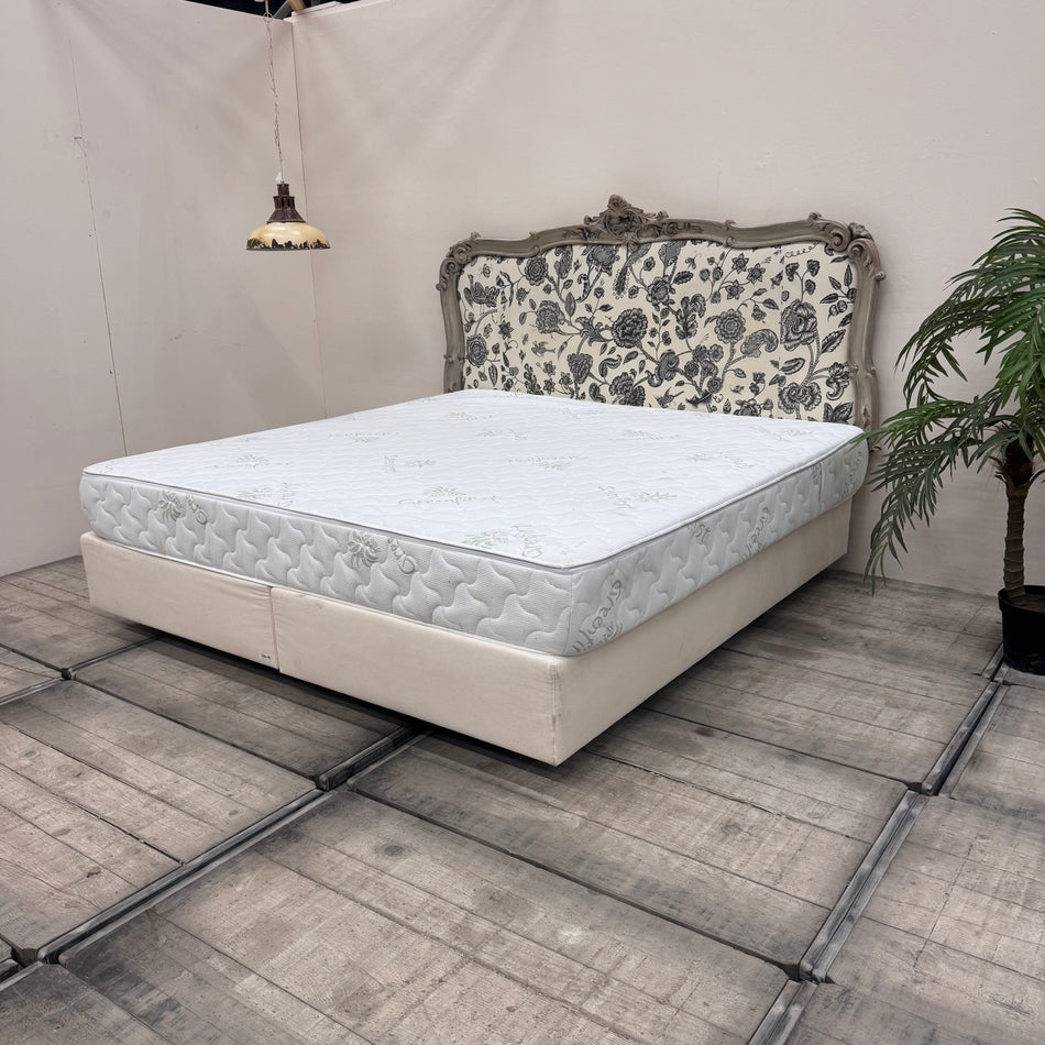 Luxuriöses Boxspringbett creme 200x200 mit Kopfteil 5-Sterne Schlosshotel