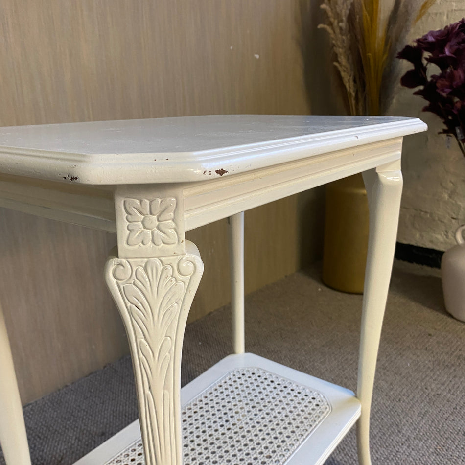 Weißer Beistelltisch im Landhausstil mit Ablage – kleiner Dekotisch Tisch gebraucht