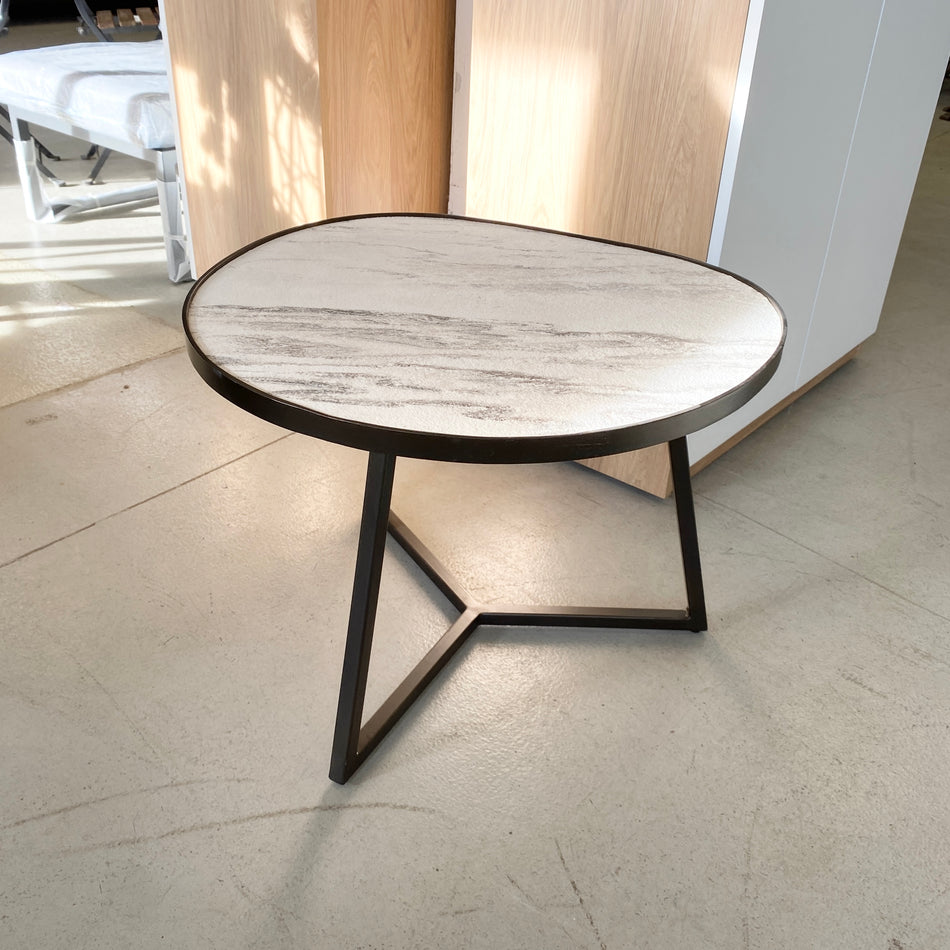 Runder Beistelltisch mit Steinoptik-Platte Tisch