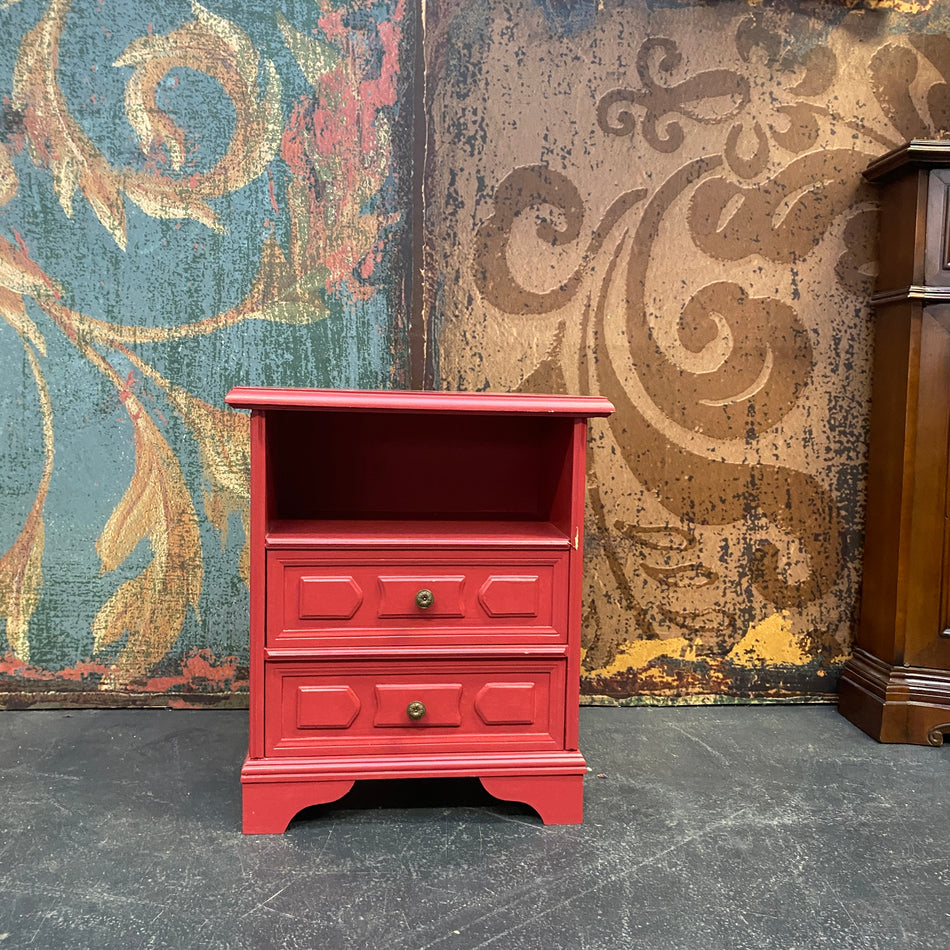 Roter Nachttisch mit Schubladen und Ablage – Tisch gebraucht