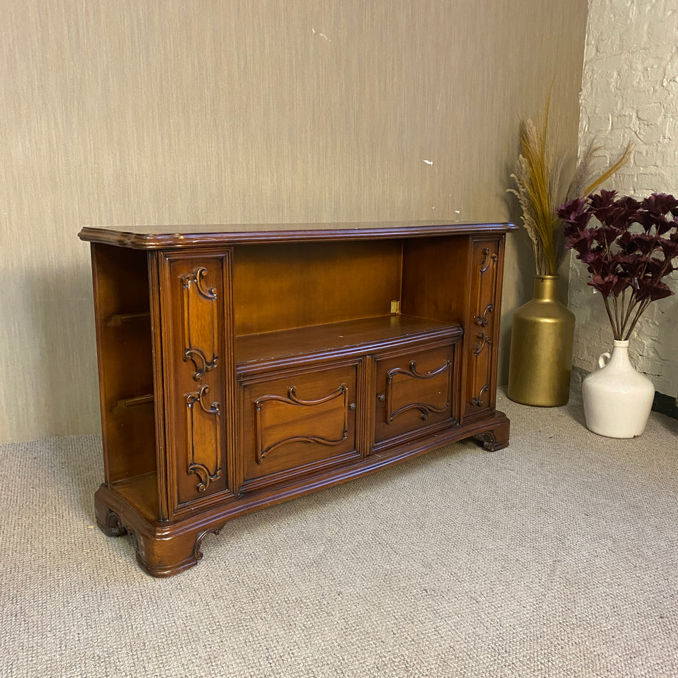 Massivholz Anrichte im klassischen Barock-Stil – Schnitzereien & Stauraum Kommode gebraucht