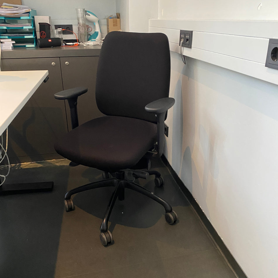 Löffler Figo FG 2051 Bürodrehstuhl gebraucht schwarz Designer Stuhl