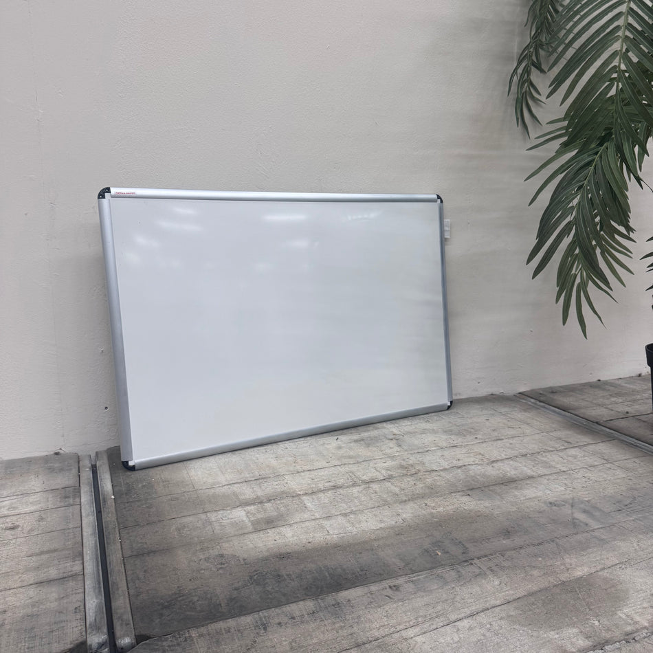 Whiteboard 60x90 Schreibtafel Weiß Metallrahmen Magnetisch Bürobedarf Gebraucht